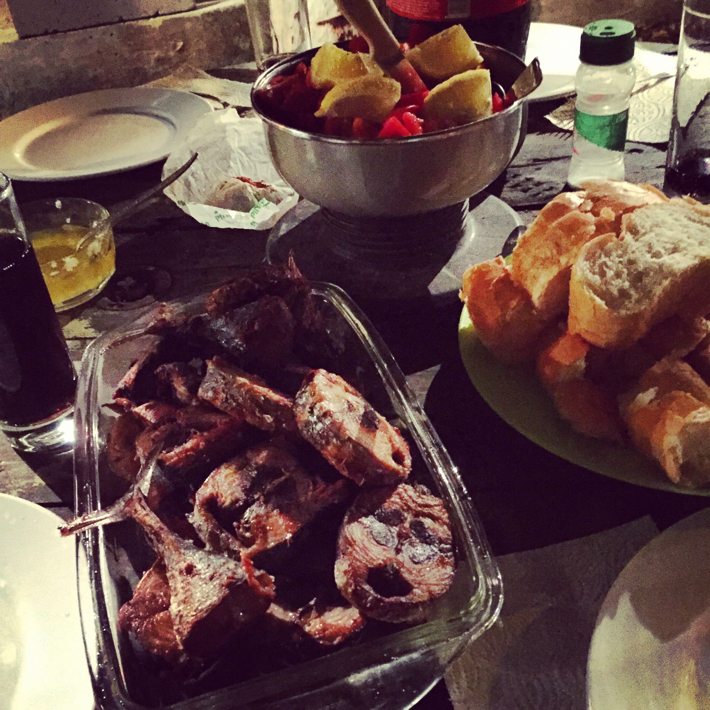 Tonno appena pescato e gli immancabili pomodori